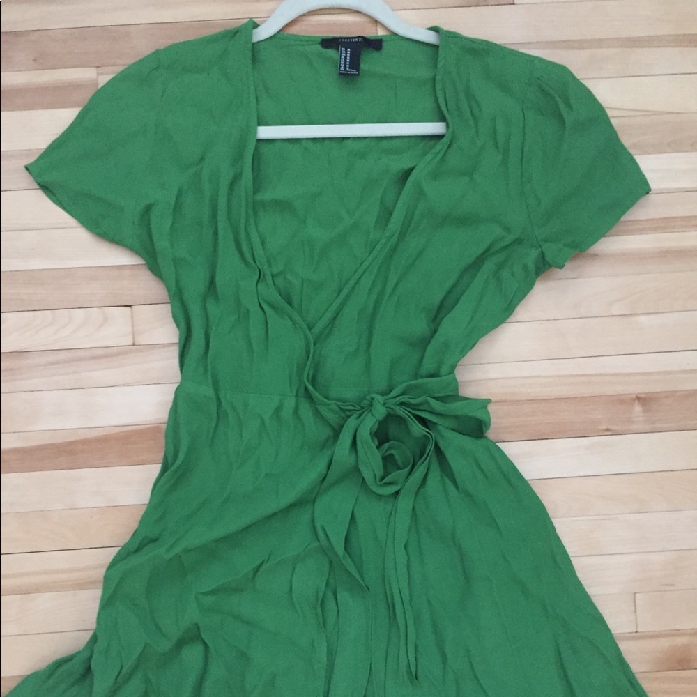 Green wrap dress ☀️🌎